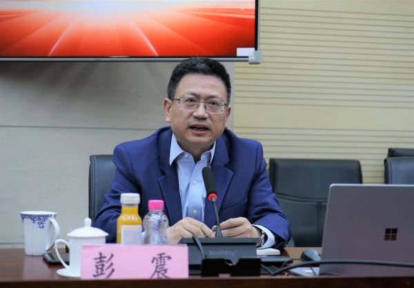 彭震